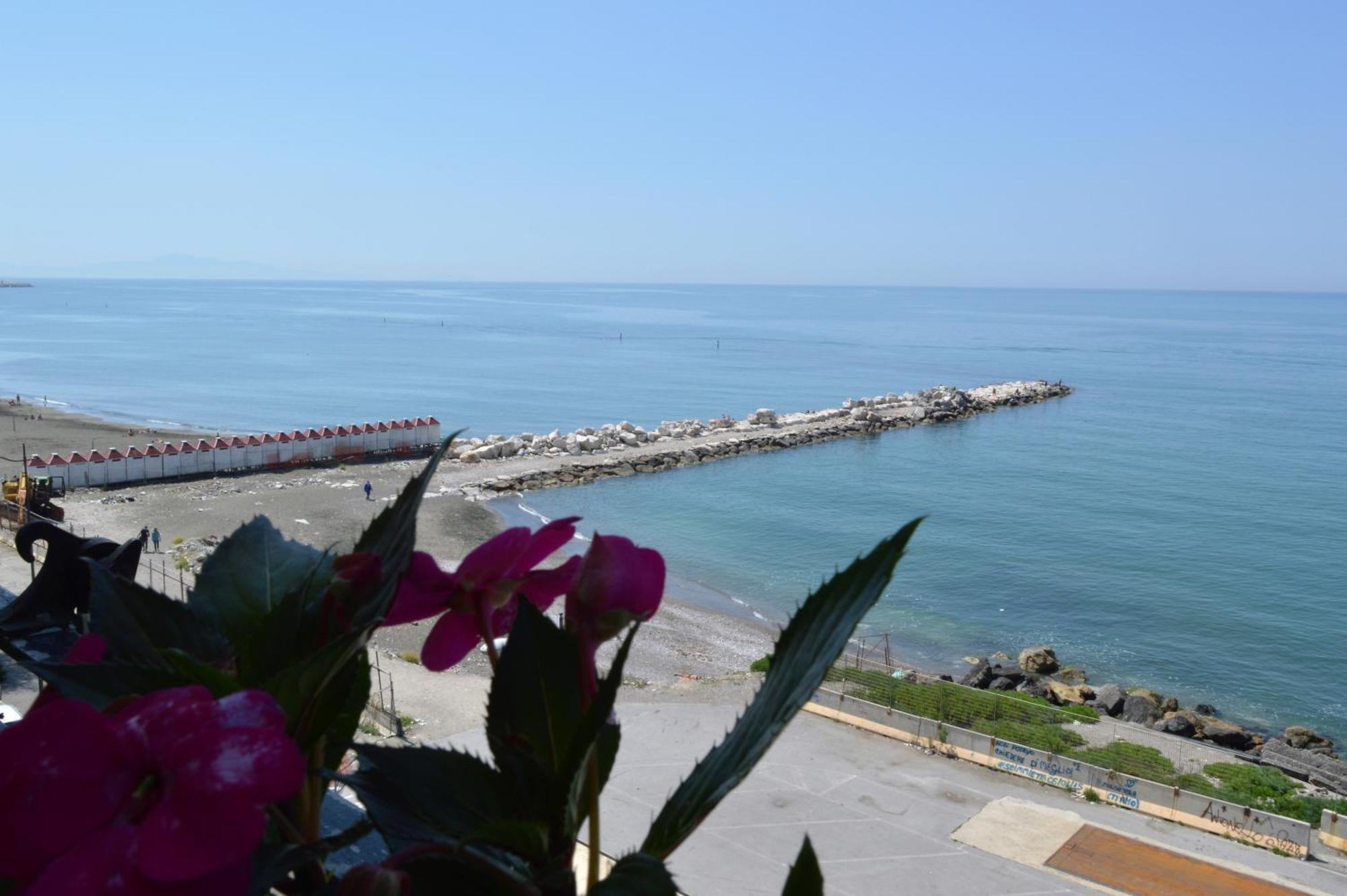 B&B Fronte Del Mare Salerno Eksteriør billede