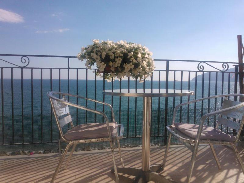 B&B Fronte Del Mare Salerno Eksteriør billede